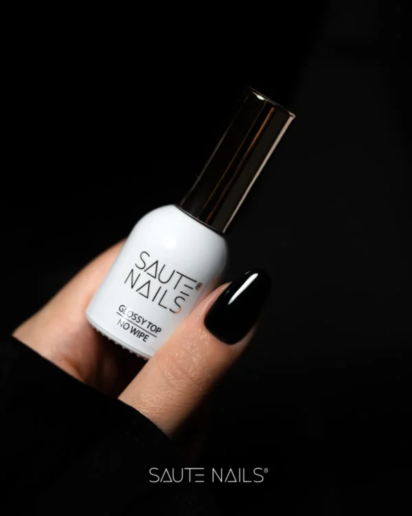 glossy top on black SAUTE NAILS Glossy top no wipe 8ml