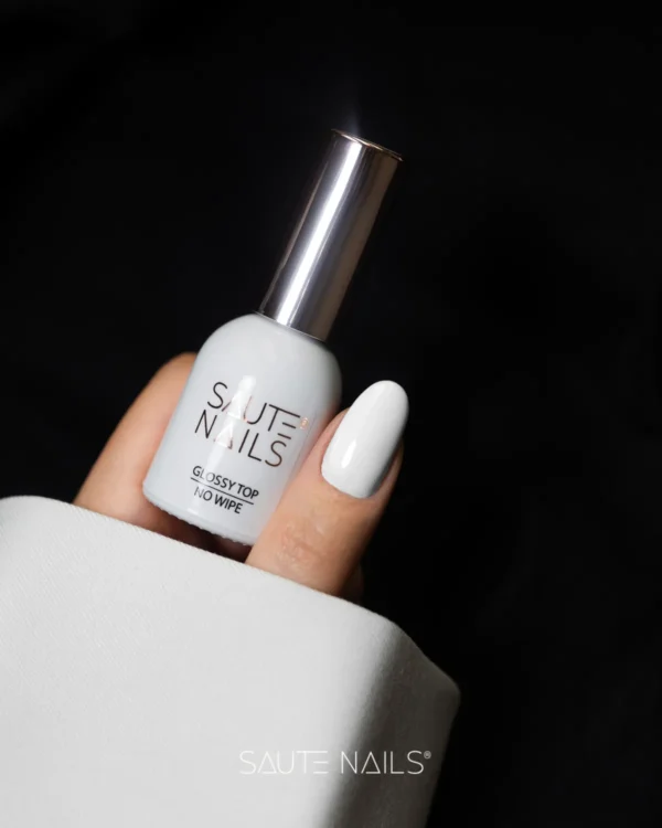 glossy top on white SAUTE NAILS Glossy top no wipe 8ml